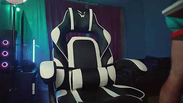 LuckyAlexx online show from February 4, 10:02 pm