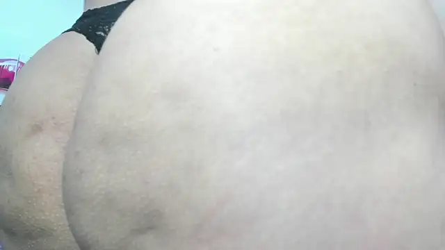 Snapshot of Cloe_35 chatting on March 17, 10:49 pm Cloe 35 online show from March 17, 10:49 pm