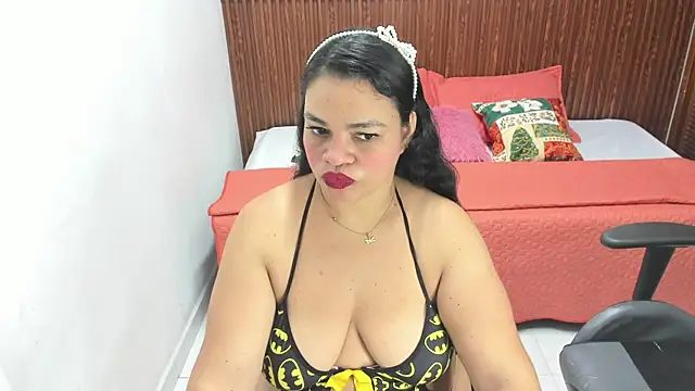 Snapshot of Cloe_35 chatting on November 29, 8:12 pm Cloe 35 online show from November 29, 8:12 pm