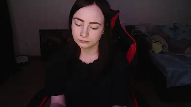 Laralianna online show from February 5, 5:50 pm