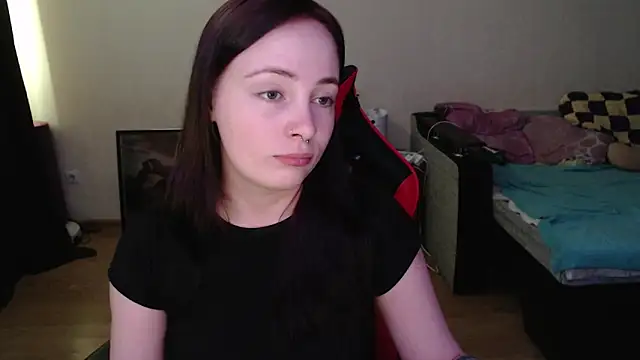 Laralianna online show from April 22, 1:45 pm