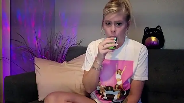 Lexi Shocker online show from September 26, 5:55 am