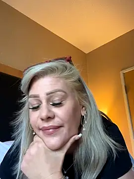 Lexi Shocker online show from October 16, 4:30 pm