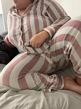 sweeti Em online show from March 13, 9:05 am