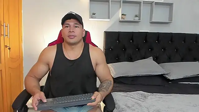 tyler hank01 online show from April 8, 3:06 am