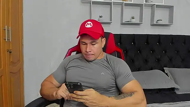 Snapshot of tyler_hank01 chatting on June 12, 10:19 pm tyler hank01 online show from June 12, 10:19 pm