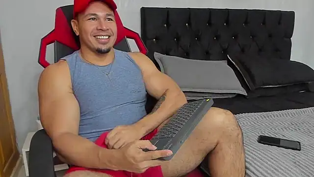 Snapshot of tyler_hank01 chatting on July 17, 8:35 pm tyler hank01 online show from July 17, 8:35 pm