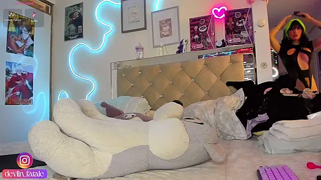 Snapshot of devlin_nurmi chatting on February 6, 6:13 pm devlin nurmi online show from February 6, 6:13 pm