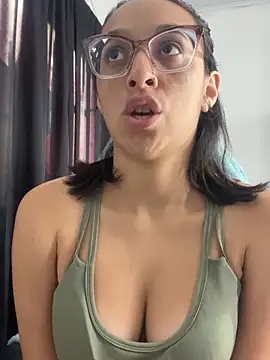 Snapshot of Ninnfa chatting on February 4, 7:44 pm Ninnfa online show from February 4, 7:44 pm