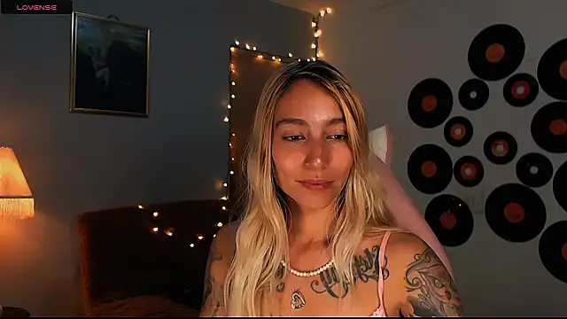 Saucy Jenn online show from March 2, 5:01 am