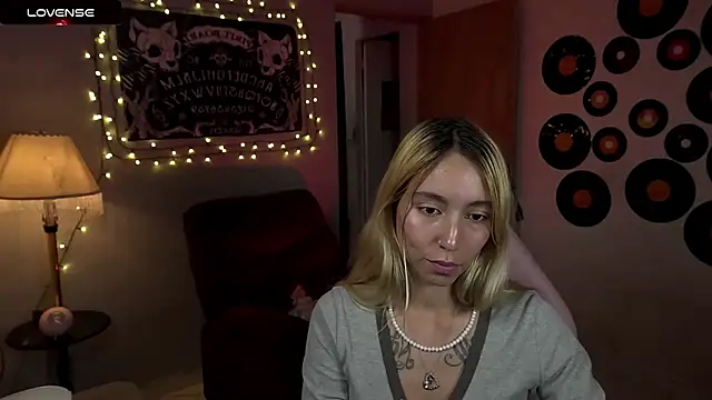 Saucy Jenn online show from March 16, 1:38 am