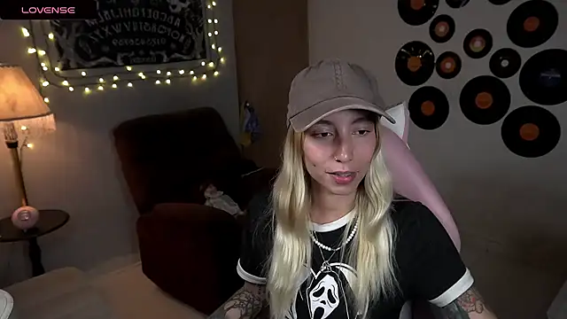 Saucy Jenn online show from March 22, 3:52 am