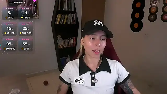 Saucy Jenn online show from September 27, 1:32 am