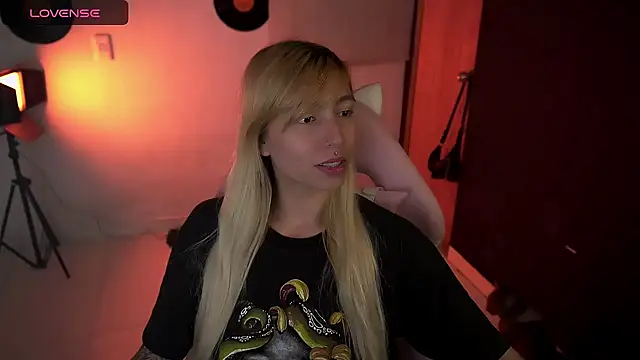 Saucy Jenn online show from April 17, 3:53 am