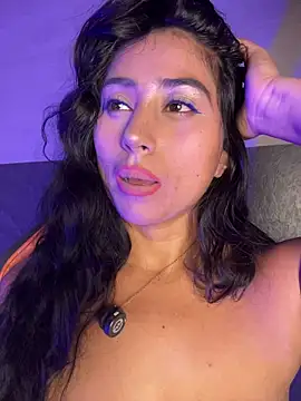 Snapshot of Valentinne_z chatting on May 24, 1:10 am Valentinne z online show from May 24, 1:10 am