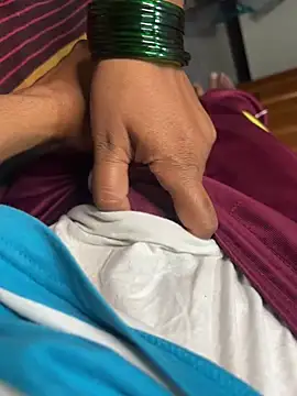 Snapshot of indian_girls_show chatting on February 2, 7:20 am indian girls show online show from February 2, 7:20 am