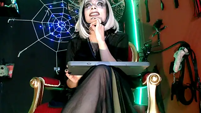 Snapshot of amy-mistress chatting on October 26, 10:58 pm amy-mistress online show from October 26, 10:58 pm