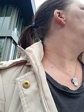 saharaheiss online show from December 4, 1:53 pm