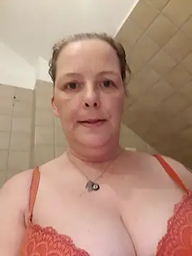 saharaheiss online show from December 5, 3:39 pm