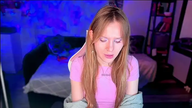 Chanel Gill online show from March 2, 12:02 am