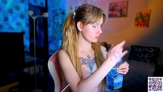 Chanel Gill online show from March 21, 11:30 pm