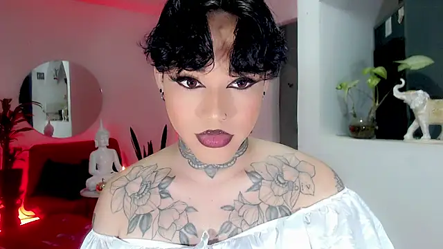 Snapshot of little_star_porn chatting on December 19, 3:02 am little star porn online show from December 19, 3:02 am