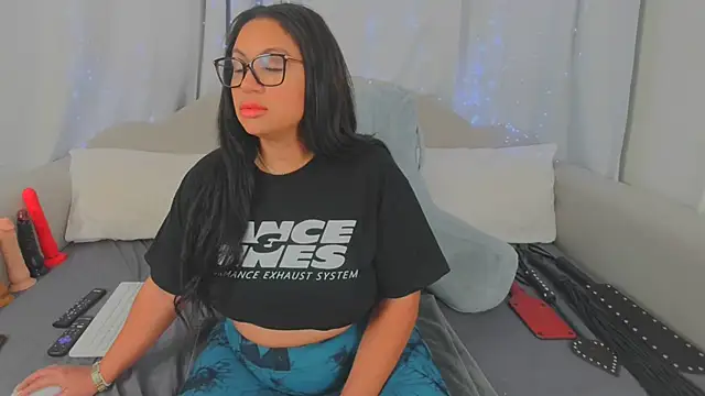 MeghanXO online show from December 13, 9:42 pm