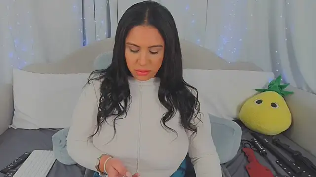 MeghanXO online show from March 15, 12:44 pm