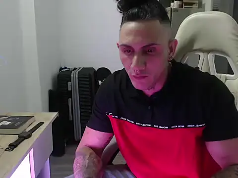 Snapshot of xxxtreme_master7 chatting on December 1, 1:10 am xxxtreme master7 online show from December 1, 1:10 am