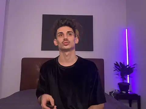 Snapshot of DanielCrush1 chatting on January 8, 10:37 am DanielCrush1 online show from January 8, 10:37 am