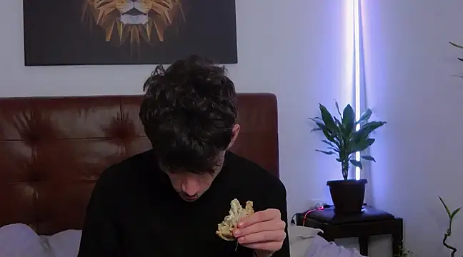 Snapshot of DanielCrush1 chatting on February 12, 12:37 am DanielCrush1 online show from February 12, 12:37 am