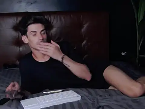 Snapshot of DanielCrush1 chatting on September 20, 10:16 am DanielCrush1 online show from September 20, 10:16 am