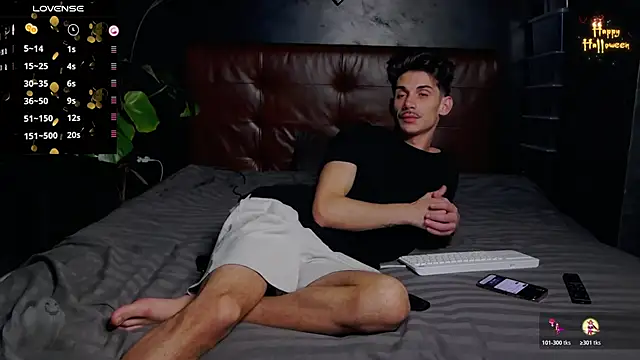 Snapshot of DanielCrush1 chatting on October 30, 7:43 am DanielCrush1 online show from October 30, 7:43 am