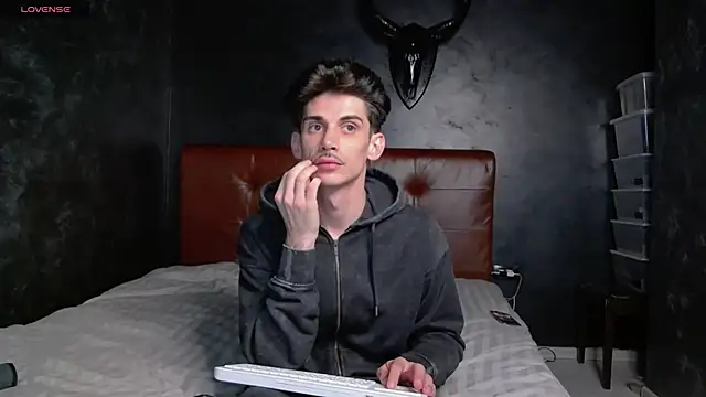 DanielCrush1 online show from April 30, 8:57 pm