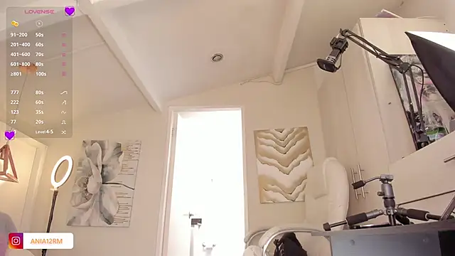 Snapshot of catalinasaiz chatting on December 20, 2:13 pm catalinasaiz online show from December 20, 2:13 pm