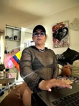 Snapshot of Myrnasexxx chatting on November 15, 9:21 pm Myrnasexxx online show from November 15, 9:21 pm