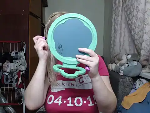 Snapshot of BustyBlond chatting on January 23, 5:24 am BustyBlond online show from January 23, 5:24 am