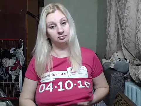 Snapshot of BustyBlond chatting on January 24, 2:51 pm BustyBlond online show from January 24, 2:51 pm