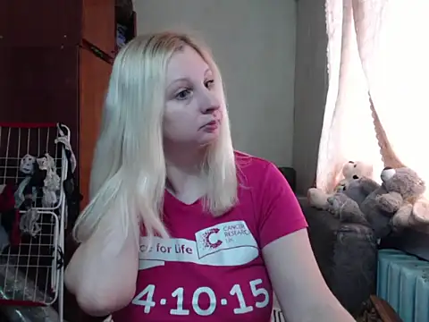 Snapshot of BustyBlond chatting on March 13, 11:08 am BustyBlond online show from March 13, 11:08 am
