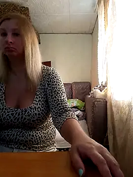 Snapshot of BustyBlond chatting on September 25, 5:22 am BustyBlond online show from September 25, 5:22 am