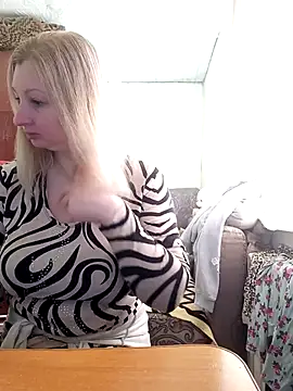 BustyBlond online show from February 13, 7:04 am