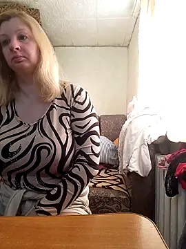 BustyBlond online show from March 22, 5:33 am