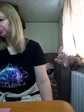 BustyBlond online show from April 10, 4:28 am