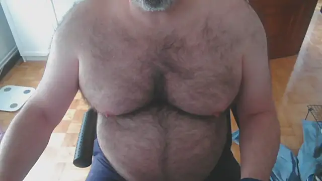 Snapshot of mikeyhotbear chatting on May 4, 4:25 pm mikeyhotbear online show from May 4, 4:25 pm