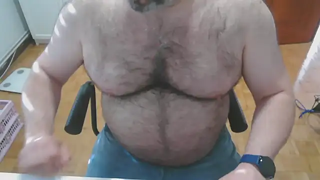 Snapshot of mikeyhotbear chatting on May 5, 5:10 pm mikeyhotbear online show from May 5, 5:10 pm