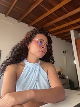 Snapshot of GabriSaenz chatting on May 20, 1:28 pm GabriSaenz online show from May 20, 1:28 pm