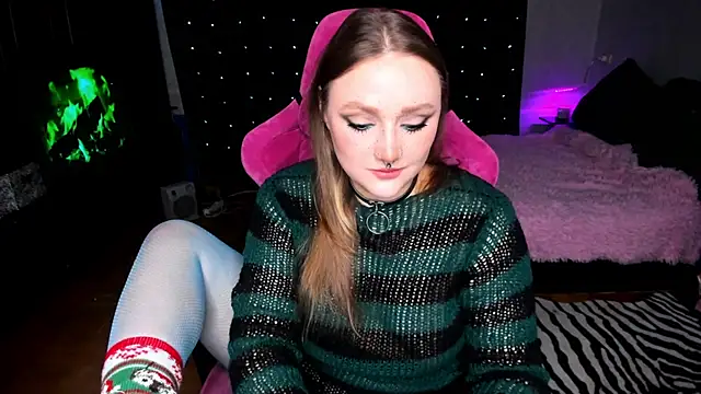 Snapshot of YourDyingBride chatting on December 7, 1:36 am YourDyingBride online show from December 7, 1:36 am