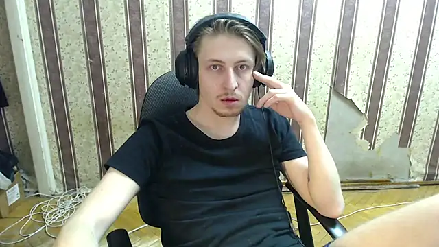 darienlarge online show from October 10, 4:28 pm