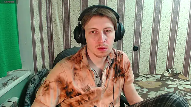 darienlarge online show from November 25, 6:08 pm