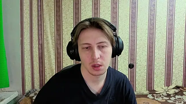 darienlarge online show from December 19, 4:30 am